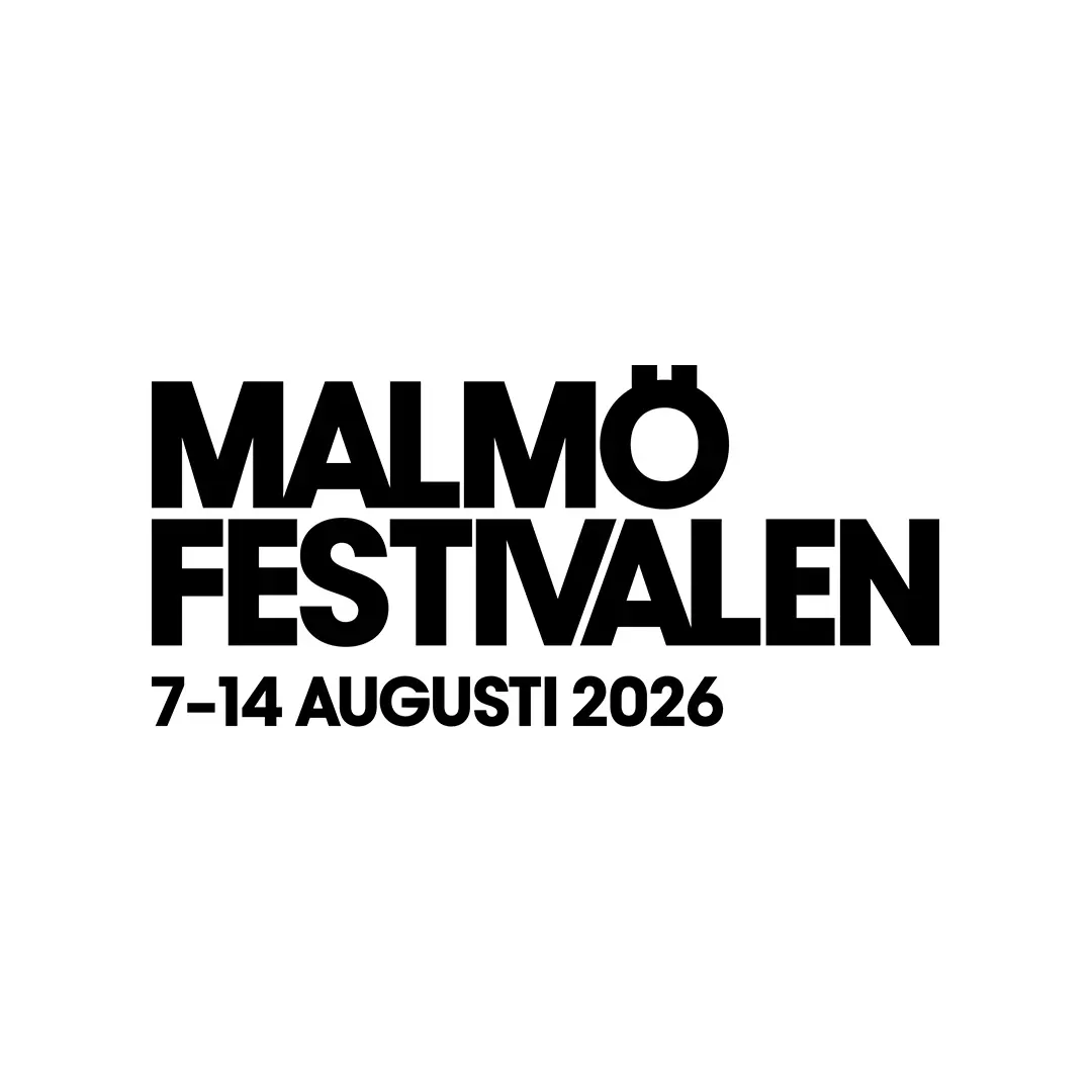 Märke för Malmöfestivalen 2026 med texten "Malmöfestivalen 7-14 augusti 2026"