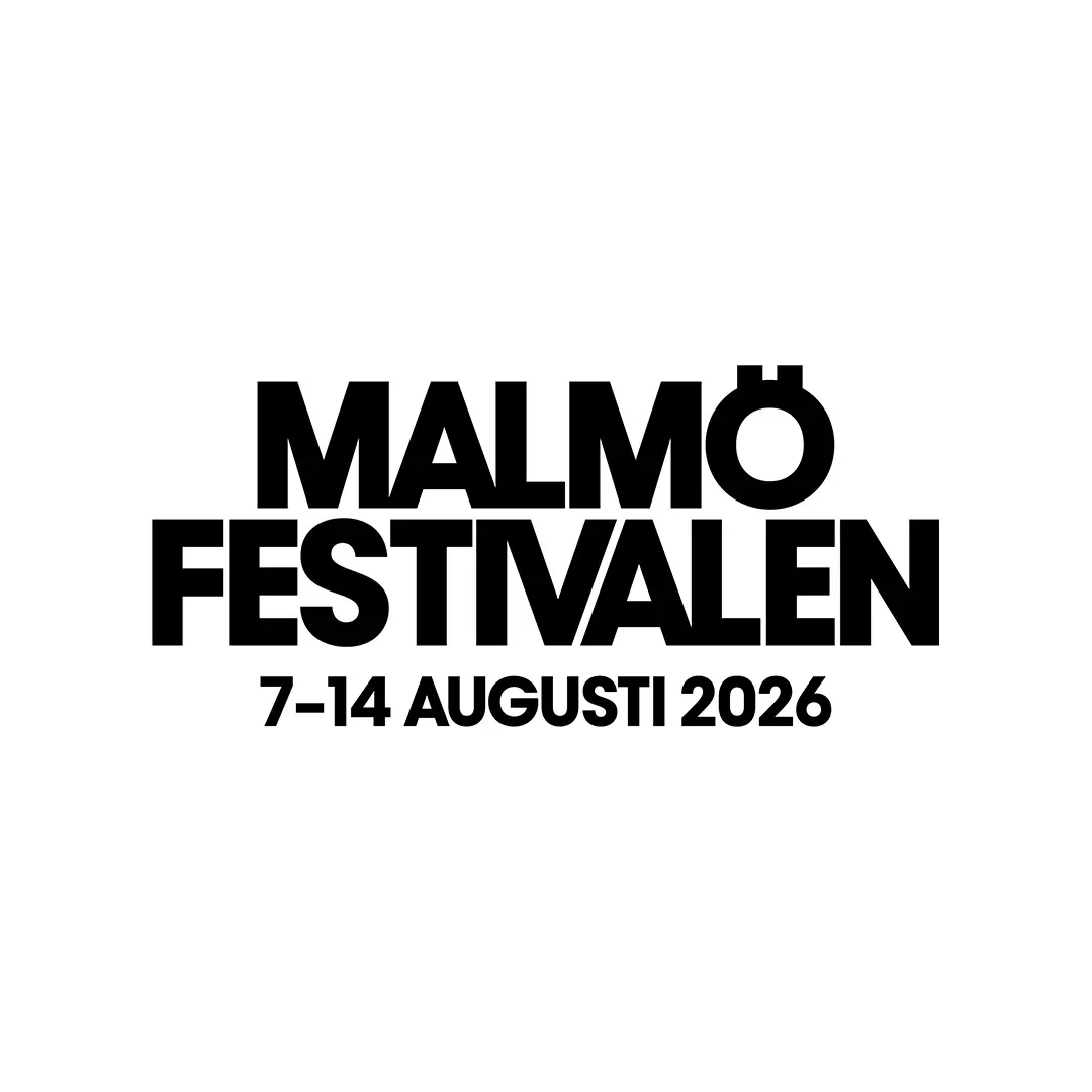 Märke för Malmöfestivalen 2026 med texten "Malmöfestivalen 7-14 augusti 2026"