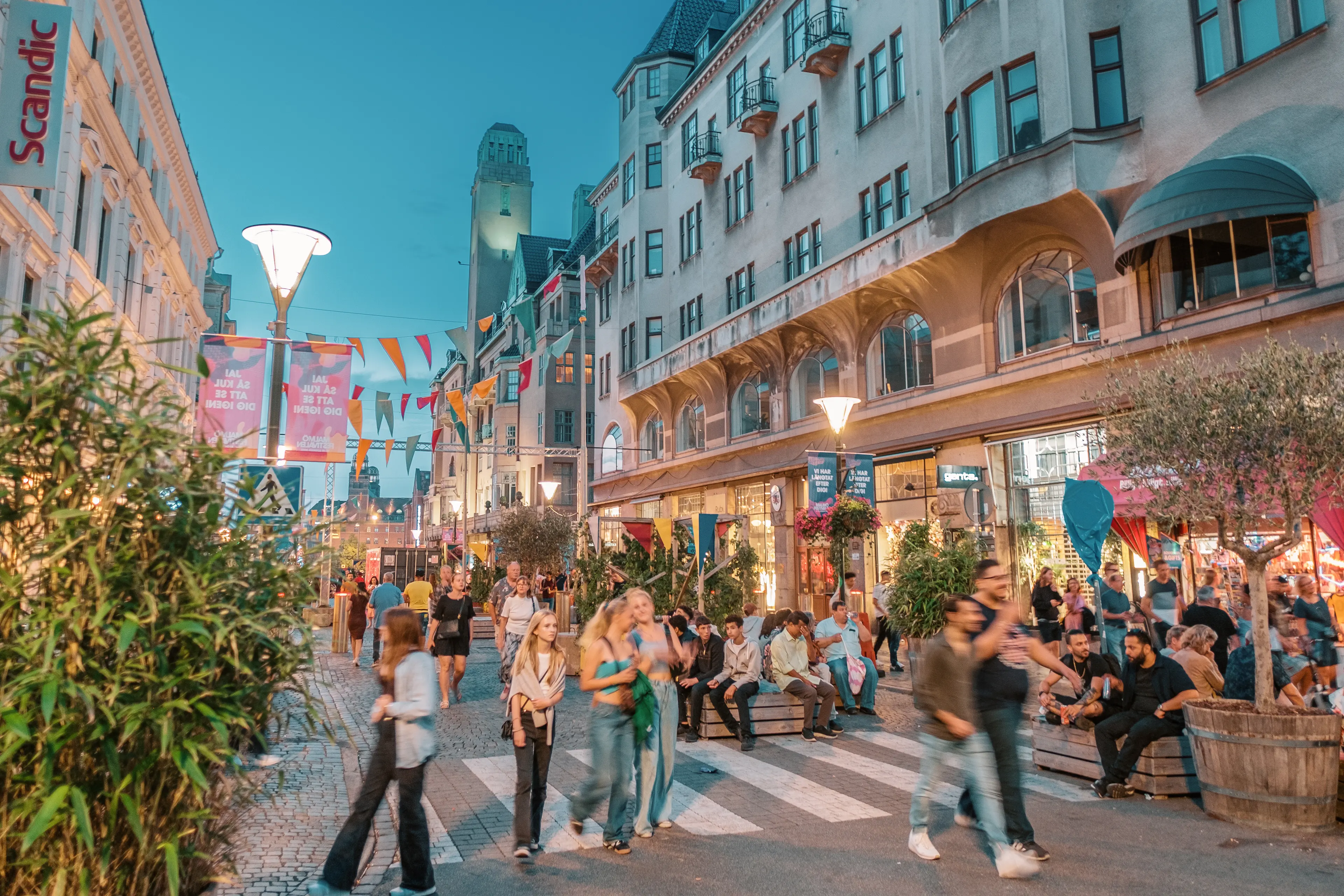 https://a.storyblok.com/f/277723/4000x2667/b22fdc4125/hamngatan-scener.jpg